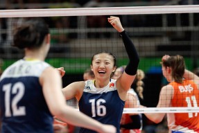 比利时蛙泳选手冲刺有力，比利时游泳运动员